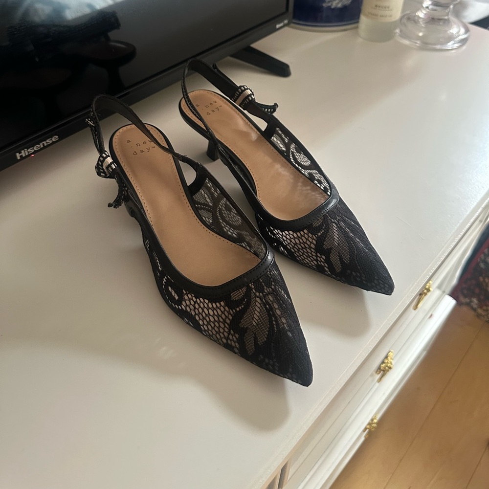 EUC Black Slingback Kitten Heel 6.5